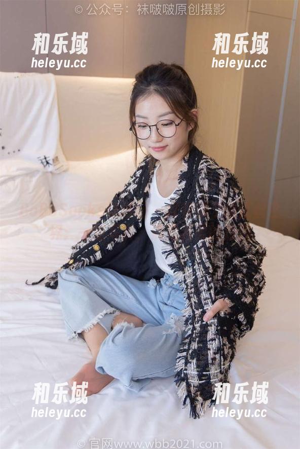 BoBoSocks袜啵啵-稚予 BoBoSocks袜啵啵 - 探索稚予的红丝世界:一组写真,满是温柔的涟漪