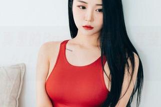 高清写真里的Bomi(普美)，套装就是那么让人心动，想入非非！