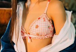 GIRLT果团网 - 这不是一场普通的写真套图，张琳熙的礼服让你怦然心动！