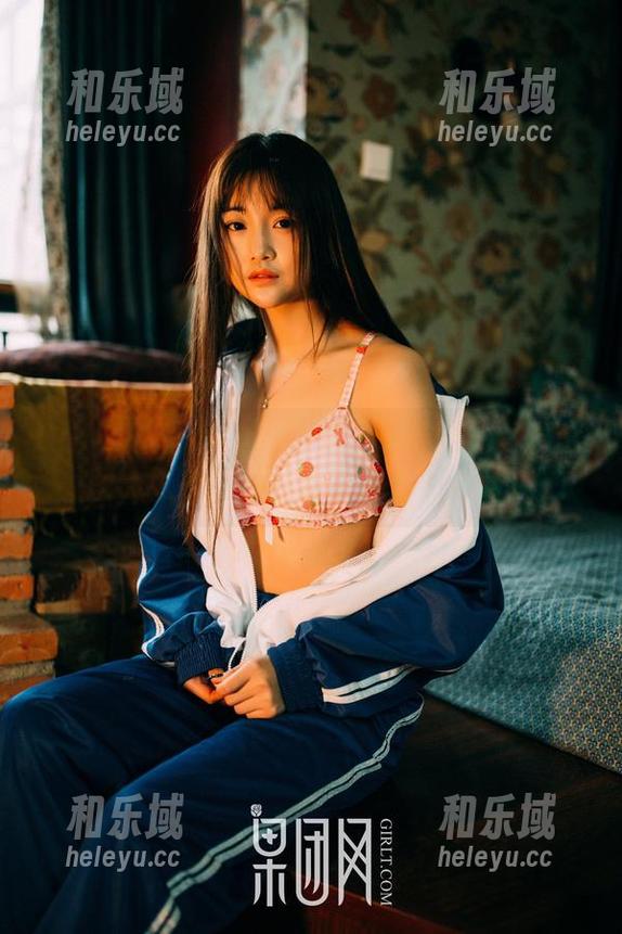 GIRLT果团网 - 这不是一场普通的写真套图，张琳熙的礼服让你怦然心动！