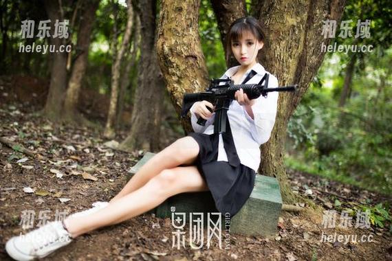 GIRLT果团网 - 酸酱兔短裤合集：美丽身影与轻盈裙摆的约会