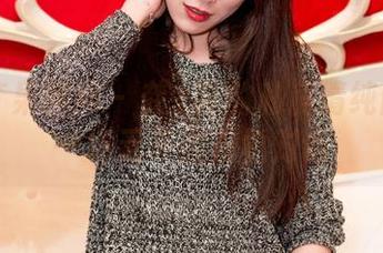 GIRLT果团网 - 龚玥菲的私房清纯图包：一场无声的视觉对话