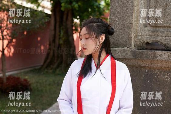 MiiTao蜜桃社 - 下载这本木楠Nan的吊带写真集，看她怎样玩转每一个姿态！