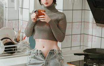 泳池边的幻想，Rioko凉凉子透明双人护士cos，资源简直不忍直视！