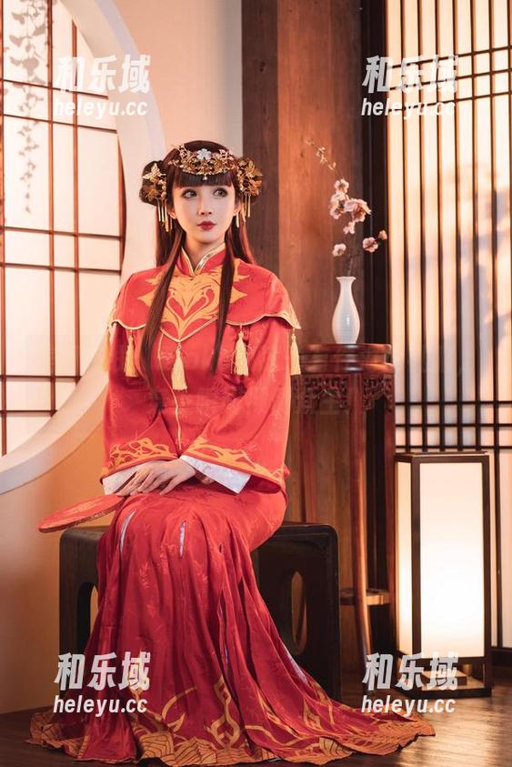 美图在线：Rioko凉凉子有件海伦礼服，穿上瞬间倾倒众生！