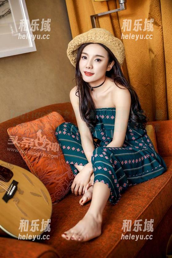 TouTiao头条女神 - 易阳的清纯全套：图片瞬间抚慰你疲惫的心灵，感觉要飞起来了！