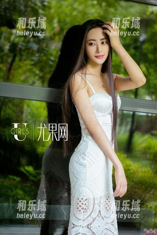 UGirls尤果网-何嘉颖 UGirls尤果网 - 最新何嘉颖网袜套图:我本来想低调,但袜子太抢镜了!