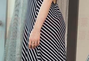 UGirls尤果网 - 穿越图库：布莱尔昆娜的连衣裙瞬间抓住我的心，高清呈现！