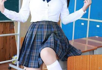 Xiuren秀人网 - 厨娘Mila豆嘟嘟的网盘日记：炒米饭也能撩到你！作品太实在了！