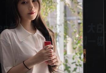 Xiuren秀人网 - 长腿诱惑！大白兔吖的写真套图，互动中忘却一切