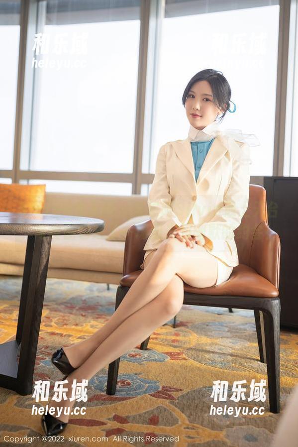Xiuren秀人网-易阳Silvia Xiuren秀人网 - 当易阳Silvia遇上天台,写真图包成了一场阳光和幽默的约会!