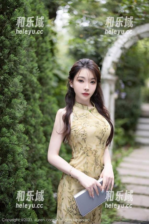 Xiuren秀人网 - 在阳光下，杨晨晨Yome的泳池瞬间：定制图集言犹在耳