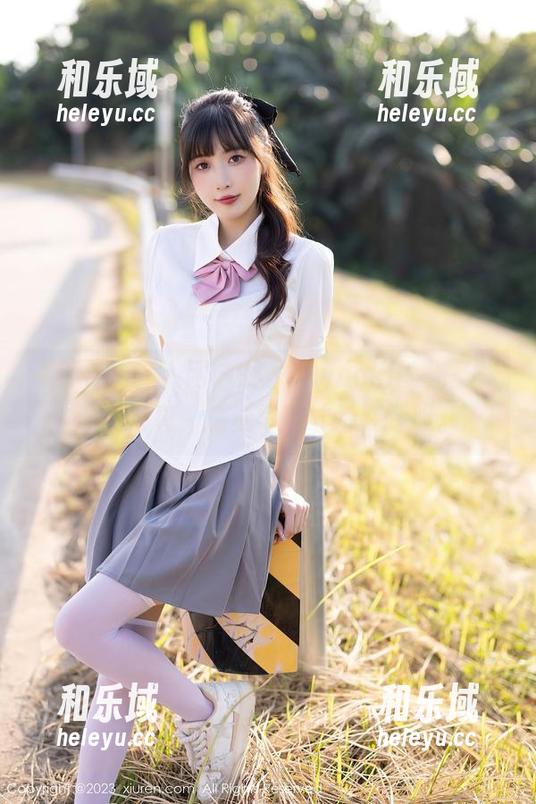 Xiuren秀人网 - 林文文yooki的无圣光泳衣写真，感觉每一寸都在呼吸。