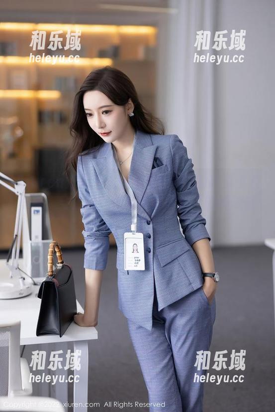 Xiuren秀人网 - 沈蜜桃miko的高清毛衣写真：穿上它，你会想要脖子上的那种舒服，哈哈