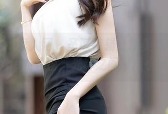 Xiuren秀人网 - 圣诞特辑：糯美子MINIbabe的套图，光影之间带点小暧昧
