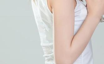 丽柜 - 看琳达如何驾驭这身制服，作品每个细节都让人默默心动。