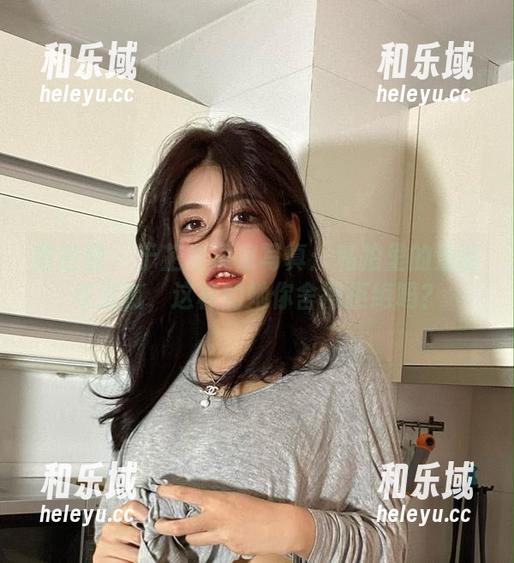 于芷晴 微密圈 - 于芷晴居家写真:私拍里的温暖与细腻,这样的她你舍得拒绝吗?