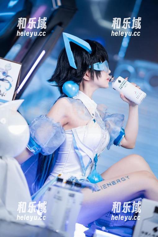 最新写真出炉！机车少女六二二同学，骑上梦想的小摩托！
