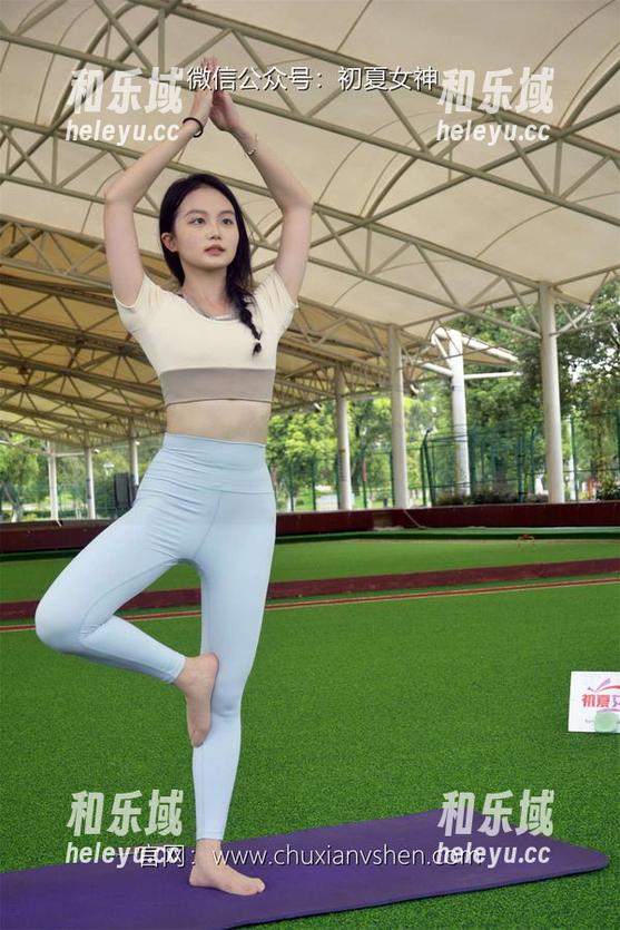 初夏女神-双双 初夏女神 - 双双说:职业凉鞋图集里的故事,精选而闲适