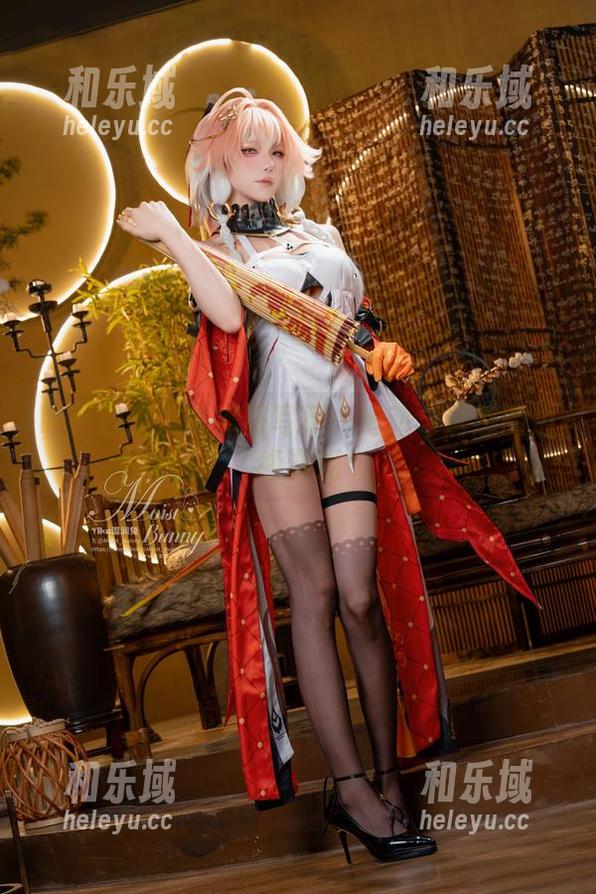 咬一口兔娘 咬一口兔娘体操服写真:运动与诱惑的边缘游戏