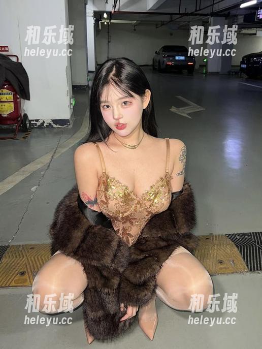 小优优子 微密圈 - 迷失在貂皮大衣里的梦境:小优优子的私拍,简直不敢直视!