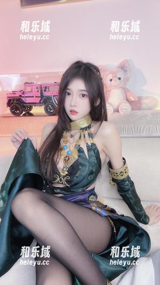 小小奶瓶儿 从小小奶瓶儿的图集中找灵感:职业装的另一种打开方式