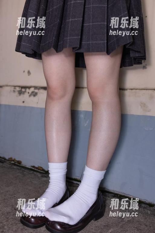 资源转发：高清“少女秩序”沙发过膝黑丝，喵这种画面真是太美了！