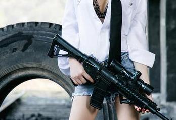 尤果网 - 小欧婚纱在线：每一缕轻纱都是爱的资源，准备好被俘获了吗？