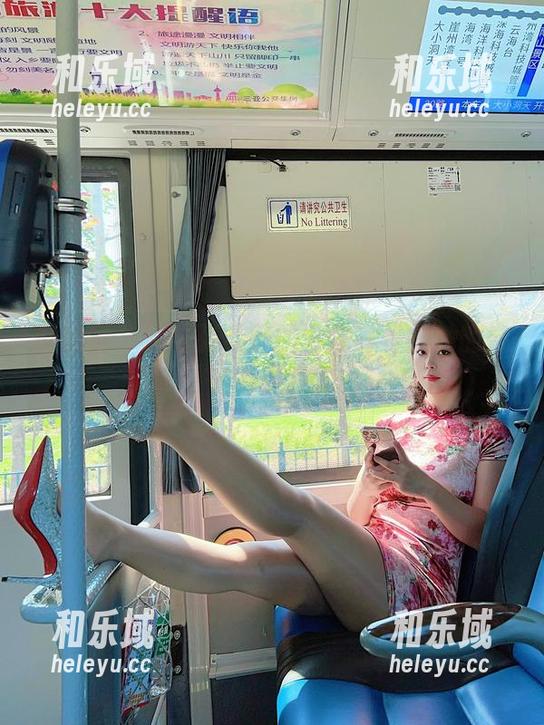 微密圈 - 揭秘张老师的私房写真：她的皮衣有点意思