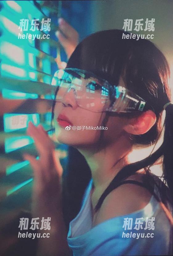 御子Yumiko与皮衣：写真集中的生鲜小秘密