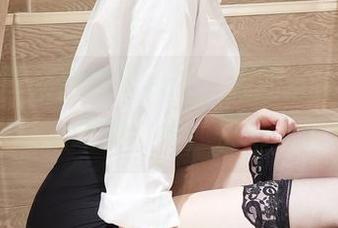 这组美图来自念雪ww，她的连体衣完美到让人想流口水，快来下载吧