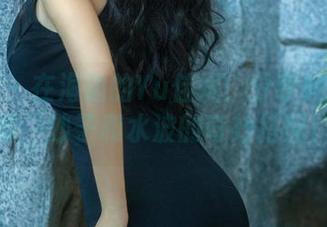 推女郎 - 在海边的Yu佳妮：分享她的写真集，沙子和水波的奇妙搭配！