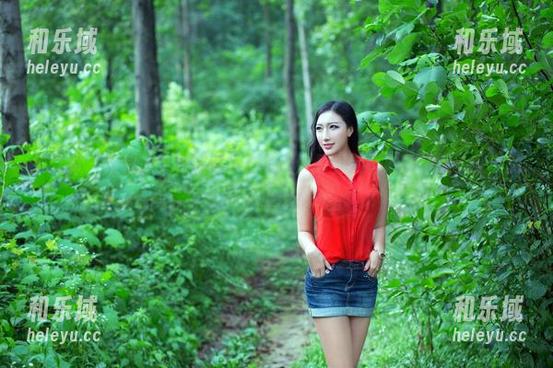 推女郎-模特林夕 推女郎 - 模特林夕制服图集更新啦!看看这奇妙的搭配,我真的不想上班了!