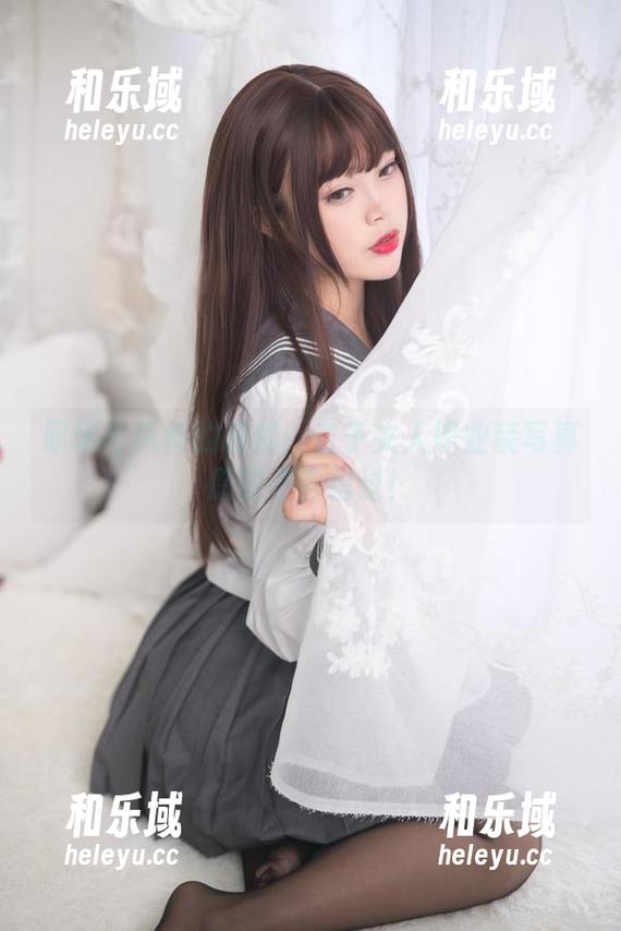 杏子夫人 职场与风格的碰撞:杏子夫人职业装写真原图不容错过!