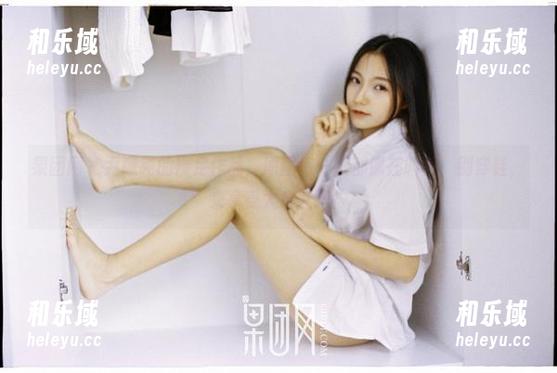 果团网 - 尹意纯的裸足作品，原图每一帧都像在叫我：别穿鞋，来享受大自然吧！