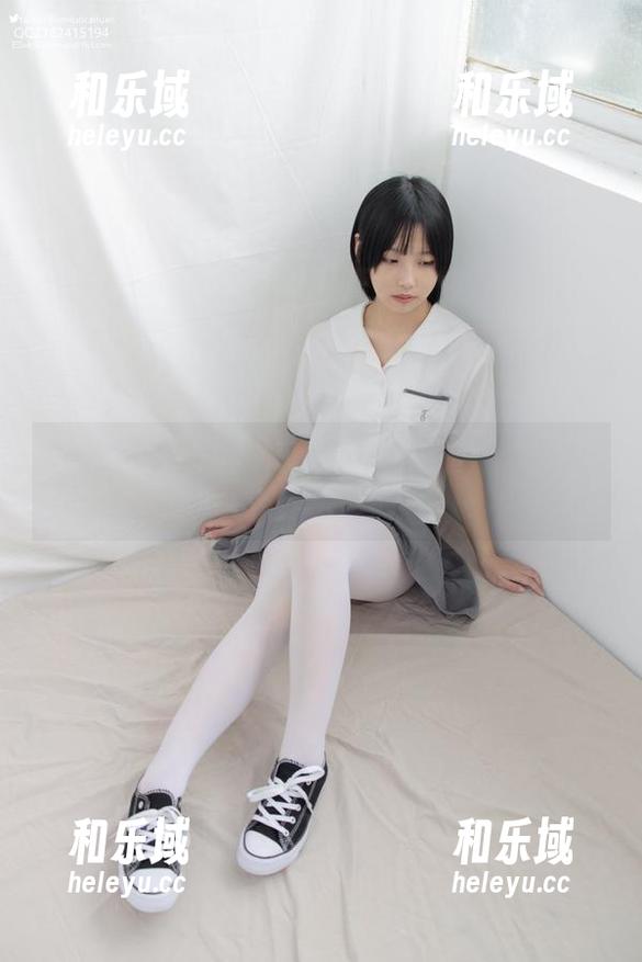 森萝财团 楼梯间的诱惑:森萝财团黑丝小妹私拍合集