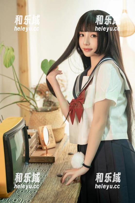 爆机少女喵小吉 爆机少女喵小吉裸足写真集:光与影的交错,下载一探究竟