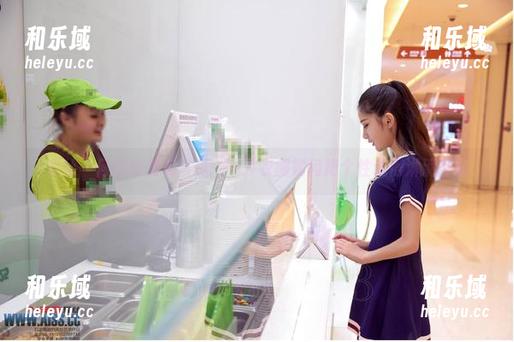 爱丝 - 何冉的皮衣写真：一件衣服如何把个性说得淋漓尽致