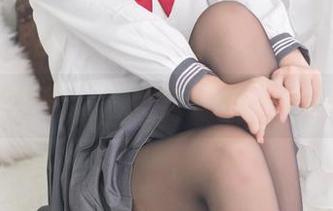 白烨烨在线：兔女郎与光影的调和舞。