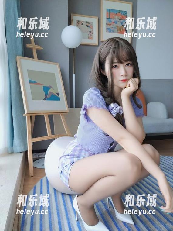 白银81 “白银81的双马尾:转身间,迷失在作品的光影里”——图片中的每一角落都闪烁着青春的气息。