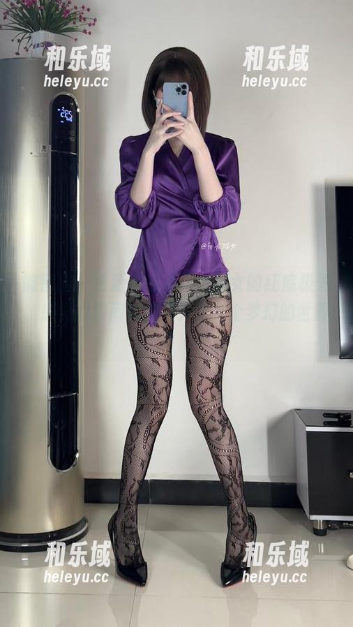 白龙猫女 微密圈 - 更新,且看白龙猫女的红底极光,感觉我瞬间就被卷入了一个梦幻的世界!