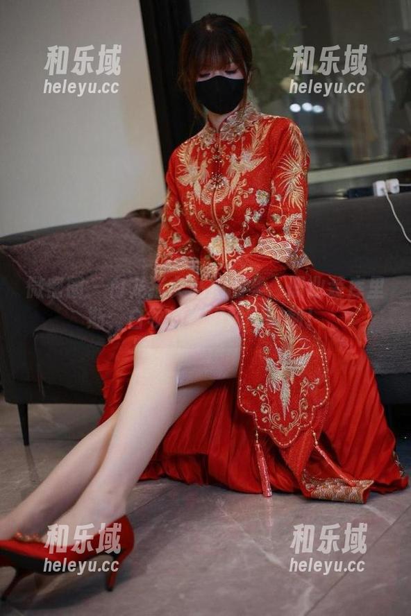 白龙猫女 微密圈 - 白龙猫女私拍图集:职业装库里斯,白领的‘猫闹’时刻!