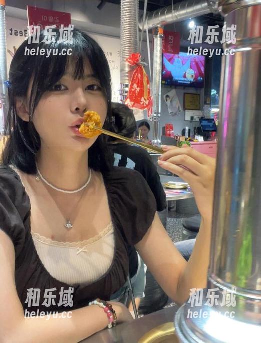 眼酱大魔王w 眼酱大魔王w的御姐写真,套图里藏着不为人知的小秘密!