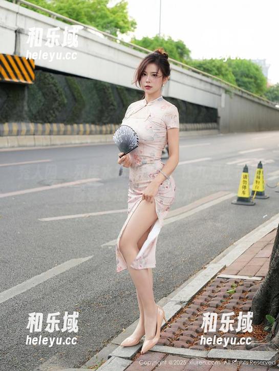 秀人网 - 死库水福利图集，让九月生带你感受水波荡漾的魅力！