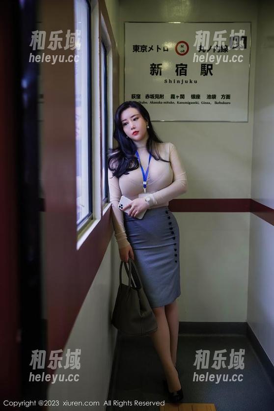 秀人网 - 原图鉴赏：南初妹妹的泳装全景让人无法自拔