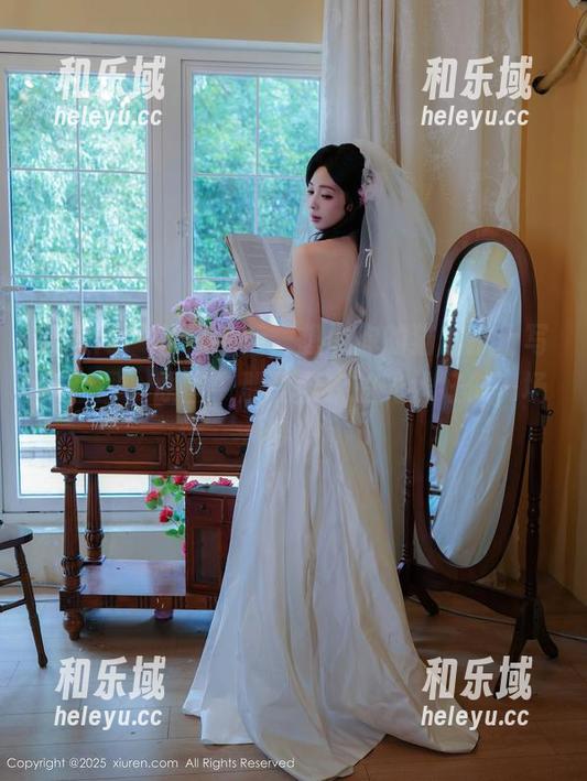秀人网 - 秋日午后，想做你的猫的护士写真套图，原图中那段柔软的光线好似一场梦！