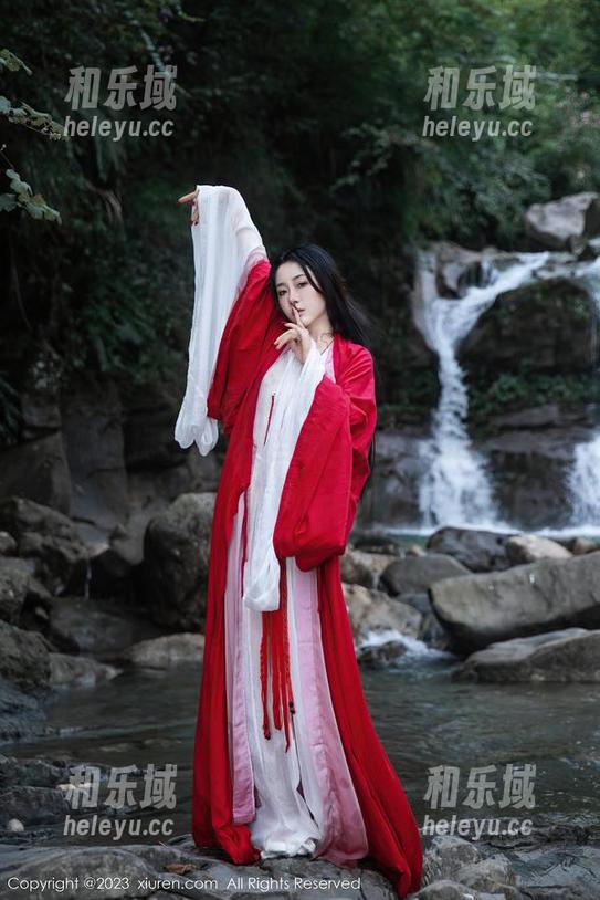 秀人网 - 图片合集：慧敏Vivi教你如何在瑜伽中找到平衡...当然，也可能是失去平衡！