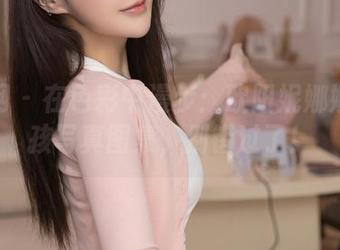 秀人网 - 在色彩中漫步：欧阳妮娜娜的女孩写真图集，别错过了！