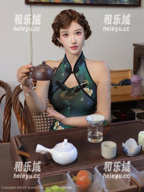 秀人网 - 下载王馨瑶yanni的牛仔裤图集，让你的裤子处于‘时尚’边缘！