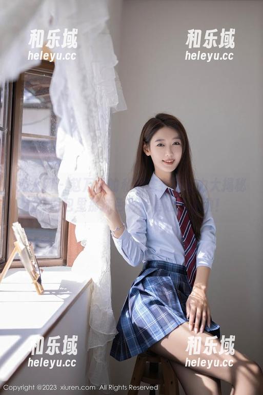 秀人网 - 赵万灵的私拍连衣裙魅力大揭秘，图包里那抹色彩真是让人心动！